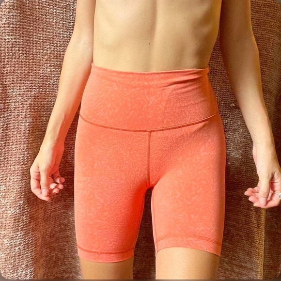 Lululemon Wunder Train High-Rise Short 6" in Crunch Warm Coral - Picture 2 of 11